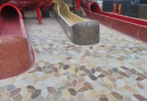 Flooring with Sao Tome quartzite installation